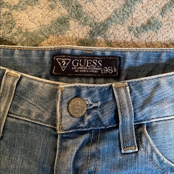 Guess booty short - Picture 3 of 4